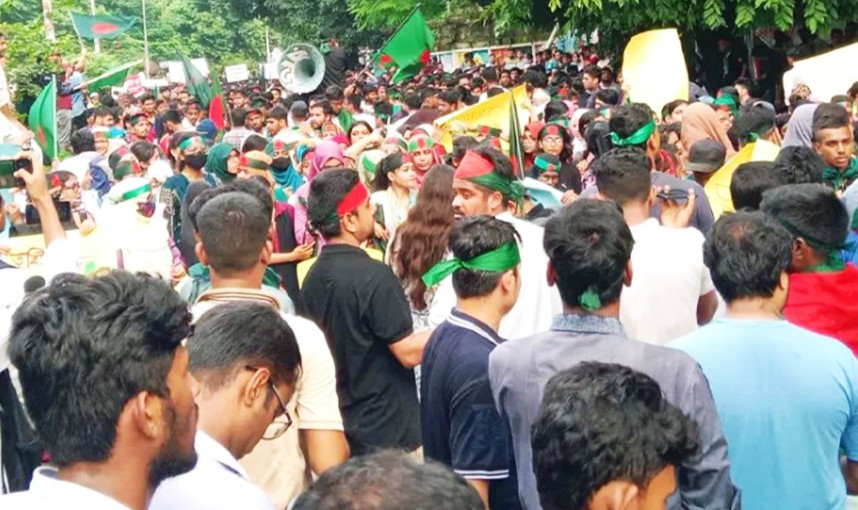 বৈষম্যবিরোধী ছাত্র আন্দোলনের ‘শহীদি মার্চে’ লাখো ছাত্র-জনতার স্রোত